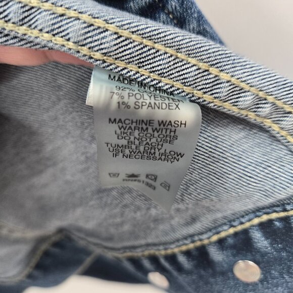 Vince Camuto Blue Denim Medium Wash Button Front Shorter Fit Trucker Jacket XL - Picture 11 of 12